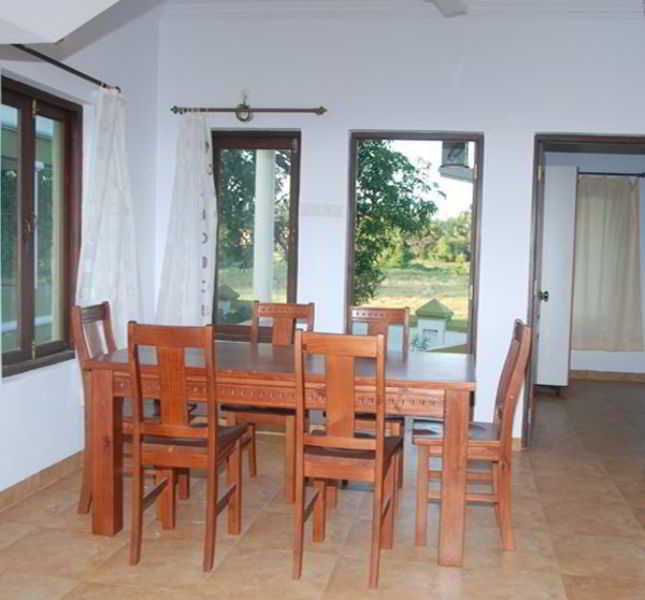 White Square Nirvana, Parra Mapusa Exterior foto